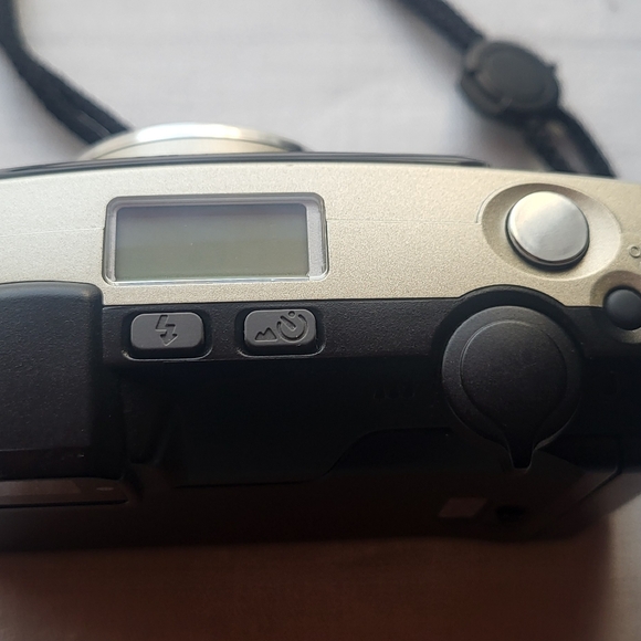 Pentax Espio 105 G Gold Point & Shoot 35mm Film Camera - Picture 3 of 12